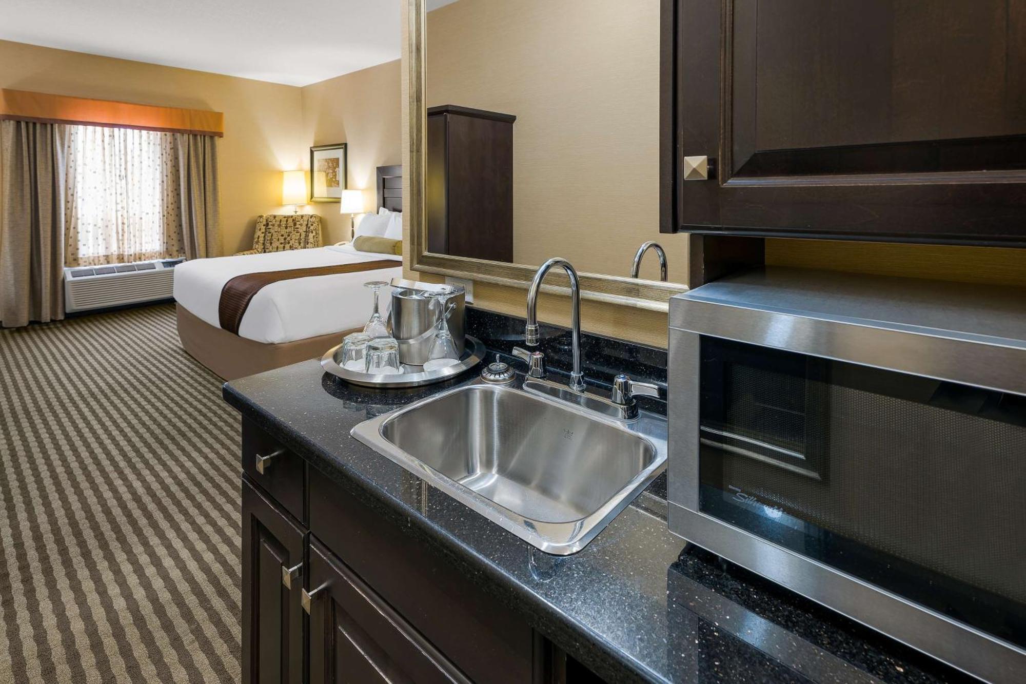 Western Sunrise & Hotel 3*